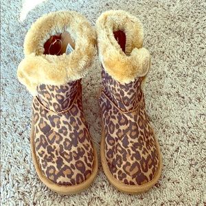 Children’s Place boots cheetah youth sz 1